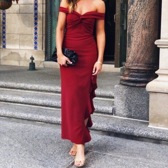 Shoshanna
Wells Gown - Picture 1 of 9